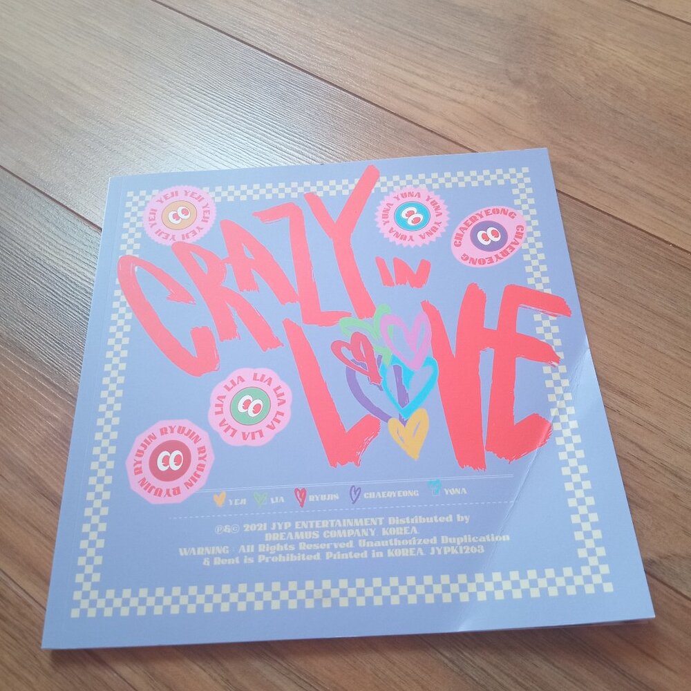 ITZY Crazy In Love - Kpop Photobook